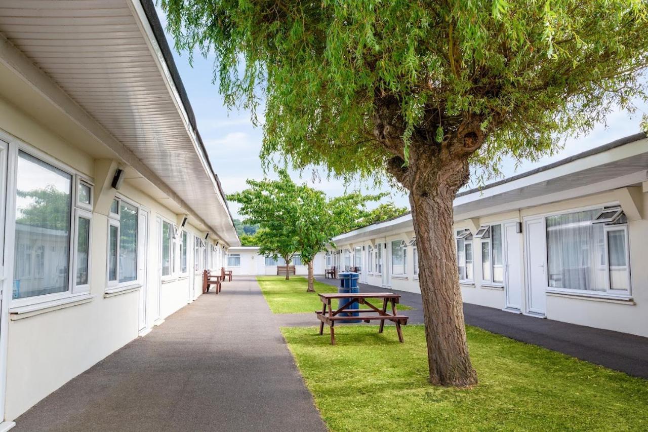 Sand Bay Holiday Village - Adults Only Уестън сюпър Меър Екстериор снимка